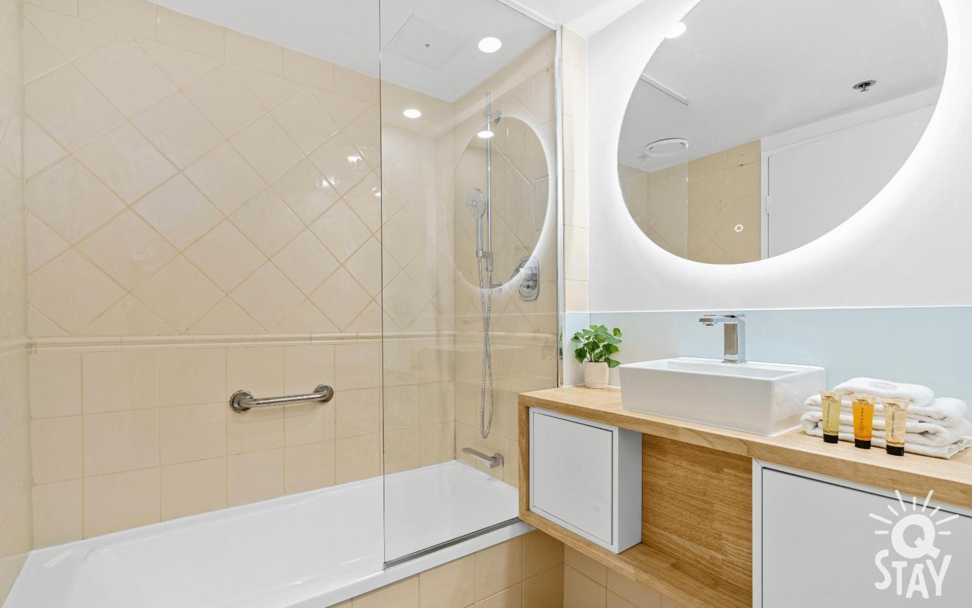 Legends Surfers Paradise Mid Week Madness Deal - Q Stay Gold Coast Buitenkant foto